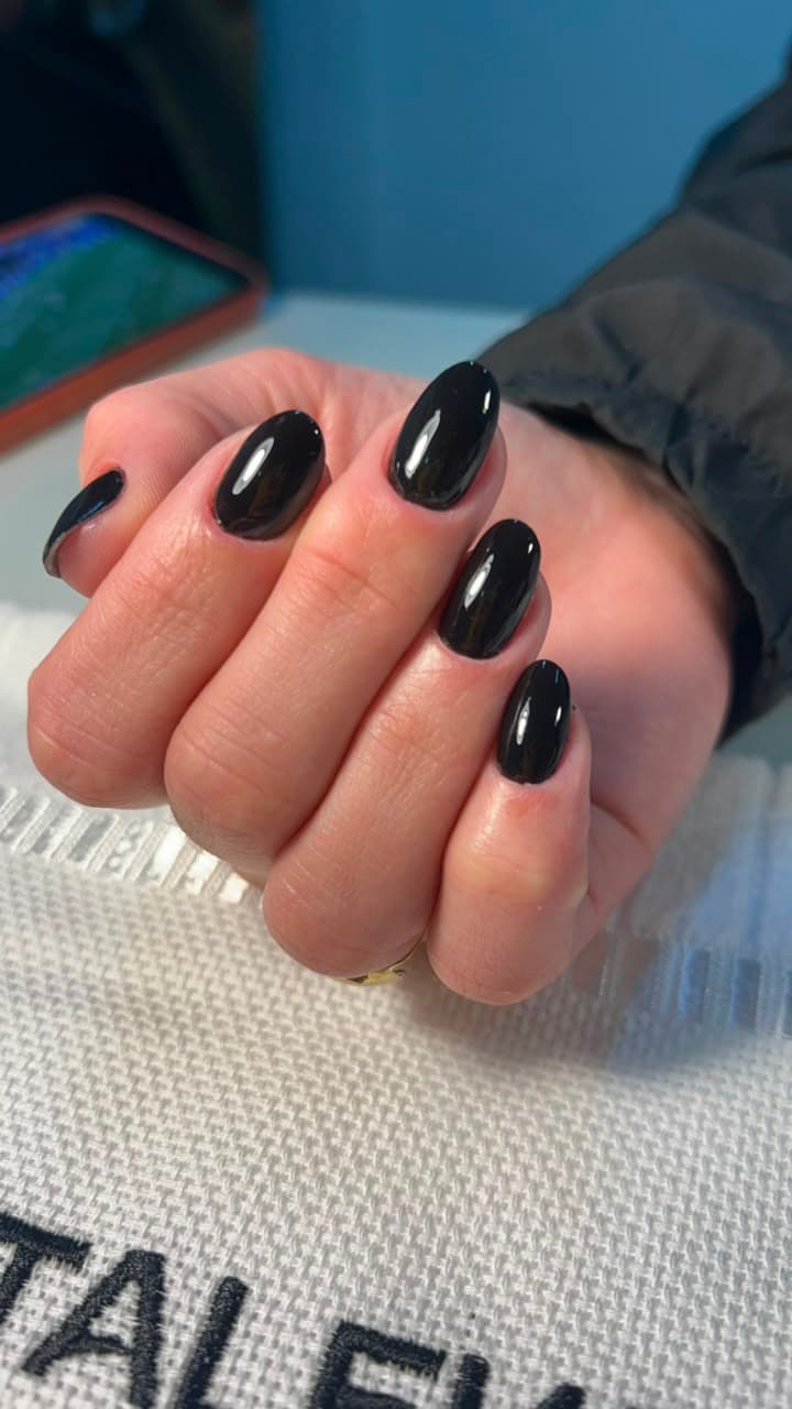 Esmaltação em Gel + Cuticulagem Russa